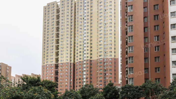 山顶御鑫城外景图