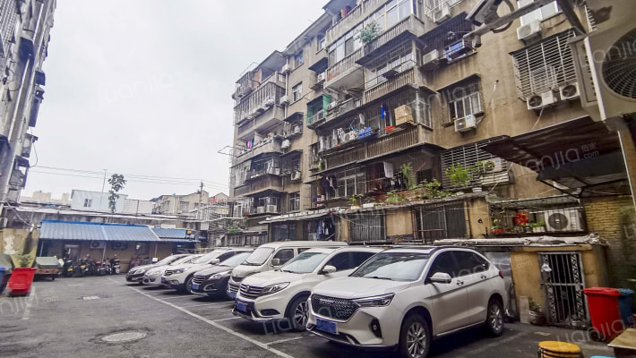 电子器材家属院外景图