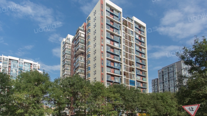 山水倾城外景图