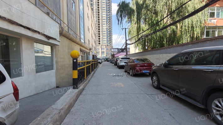 新源大厦住宅楼外景图