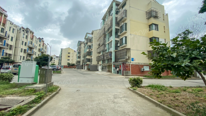 春江花园三区外景图