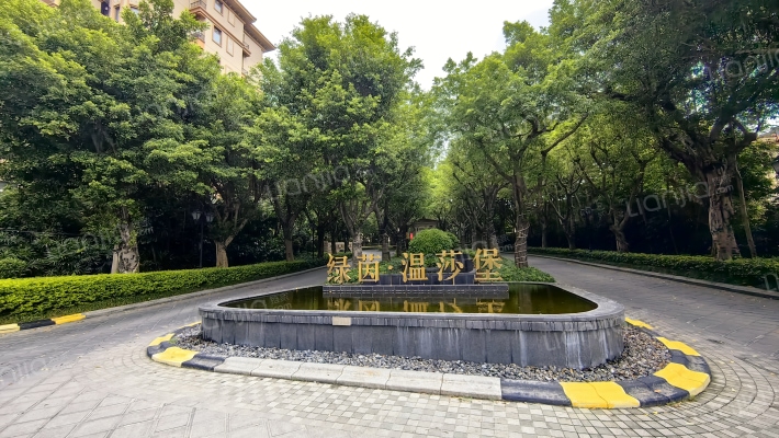 绿茵温莎堡外景图