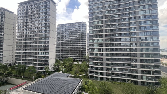 新生圩宝龙广场外景图