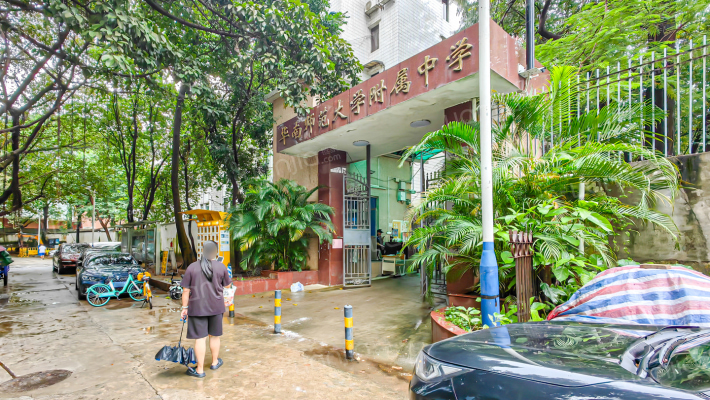 华师附中外景图