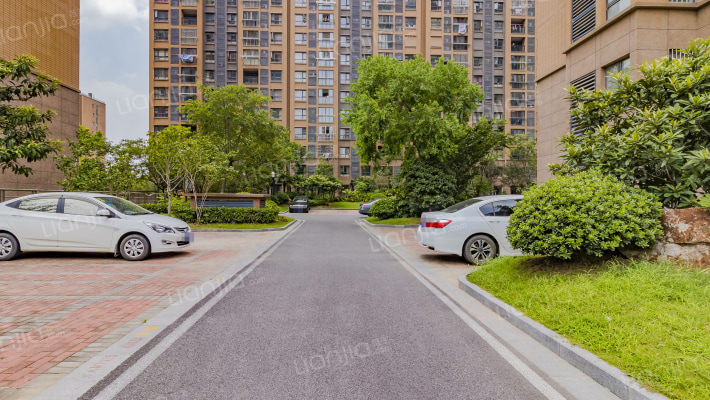 荣盛花语馨苑外景图