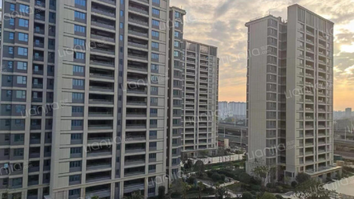 湖西映月外景图