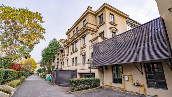 鹭鸣山庄外景图