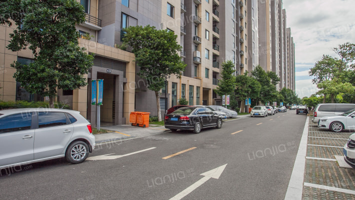 128国际公寓外景图