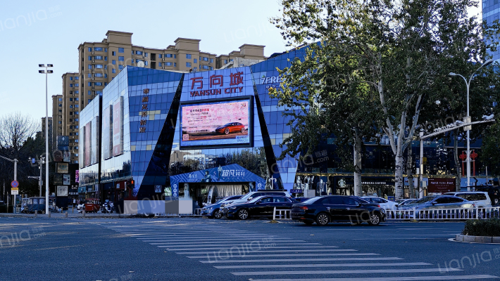 万向城商场外景图