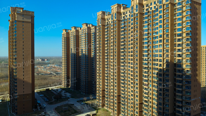 花香小镇外景图