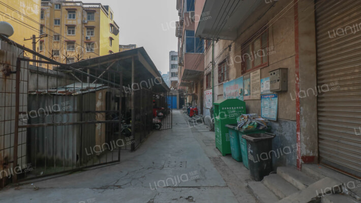 市日杂公司家属院外景图