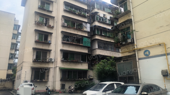 卧龙基地外景图