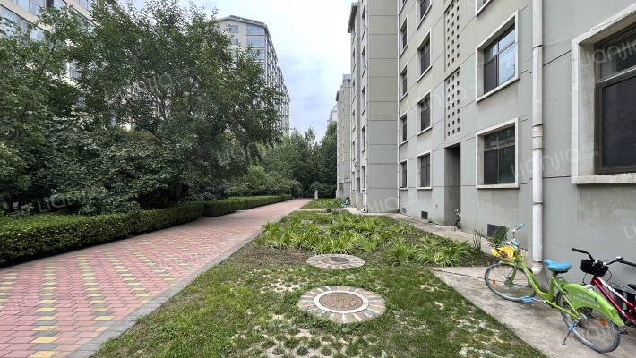 山西省老年公寓外景图