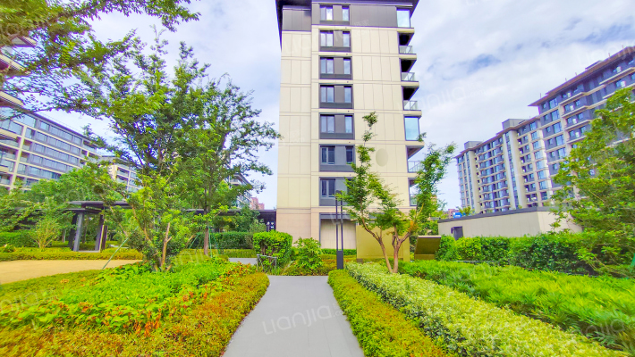 城投绿城水月云庐外景图