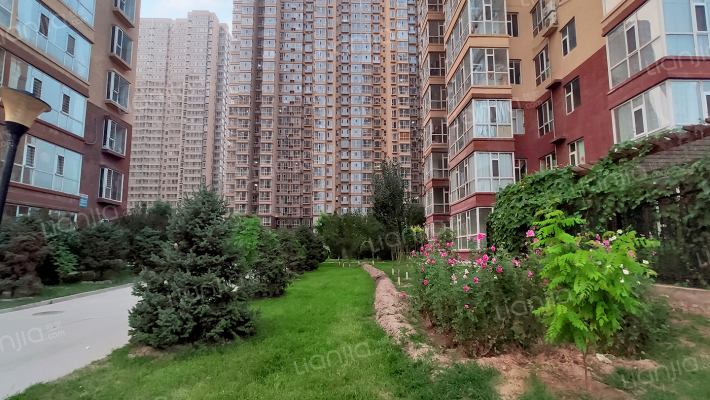 圣湖观澜小区外景图