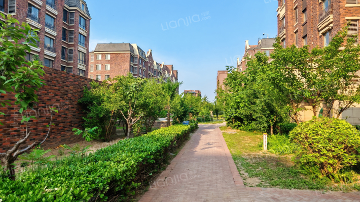 红蔷花园外景图