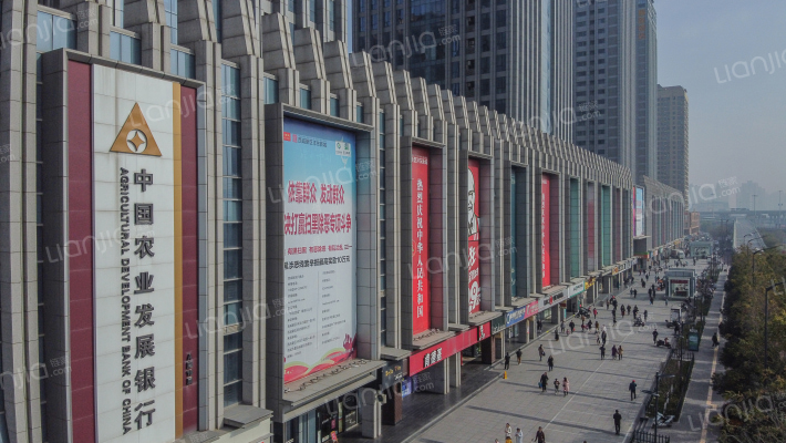 启航时代广场外景图