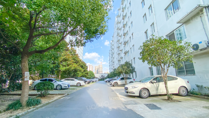 富邻广场外景图