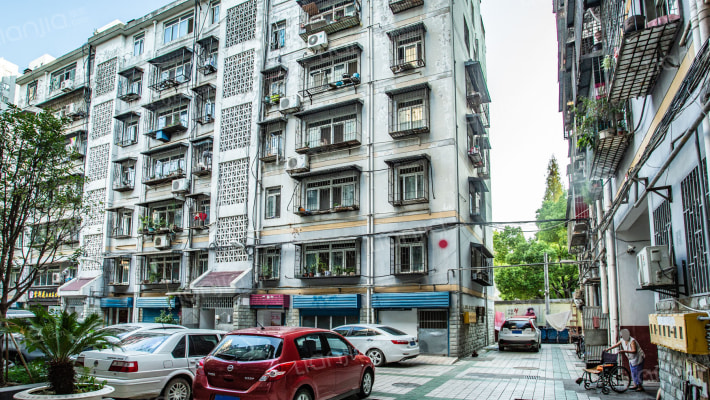 良信公寓外景图