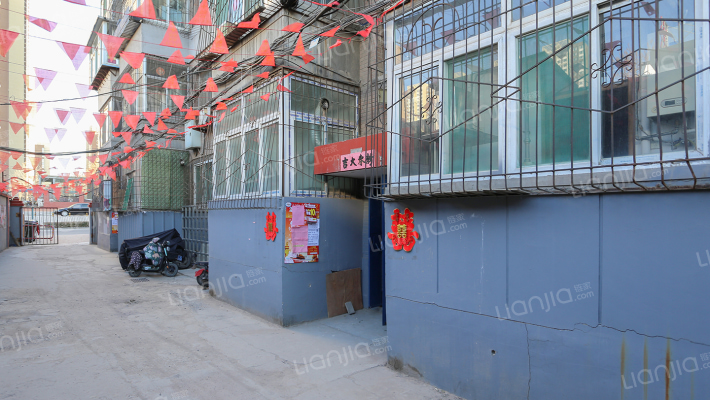 塑料模具厂宿舍外景图