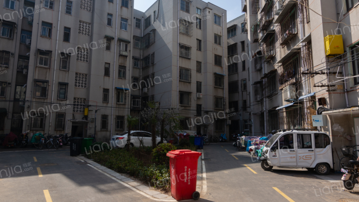 食品公司家属院外景图