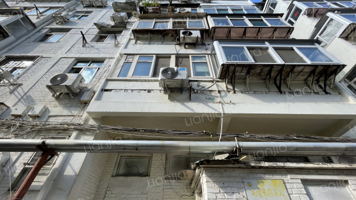 和平路329号院外景图