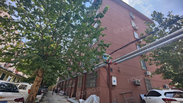 城建学校宿舍外景图