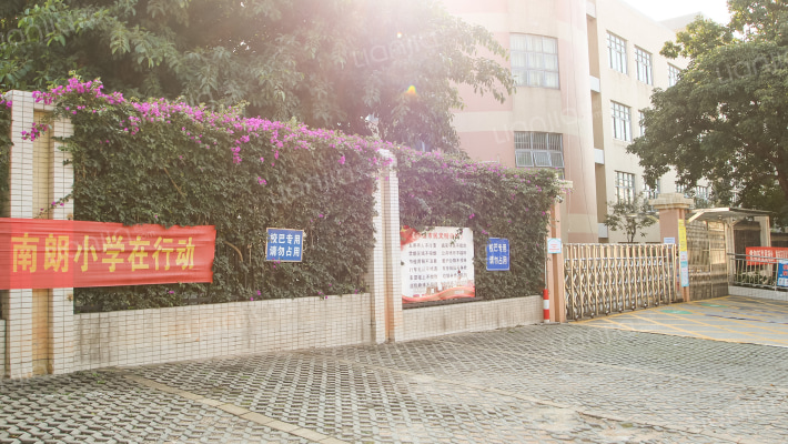 安定山顶巷龙穴路5号外景图