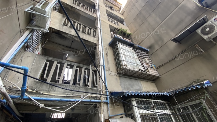 百货大楼北街外景图