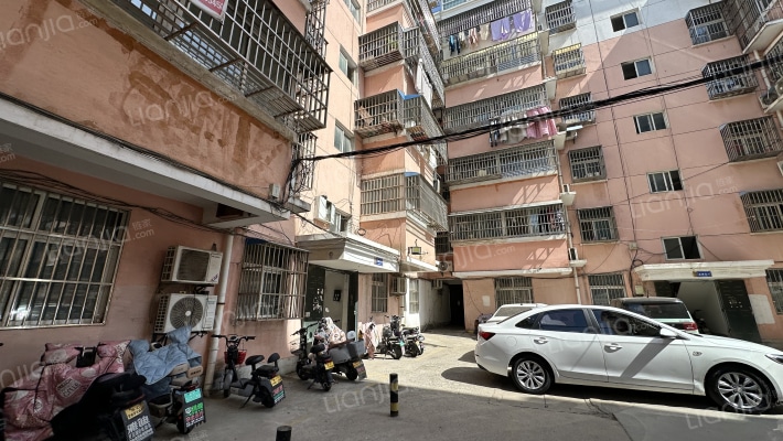 城北公寓综合楼外景图