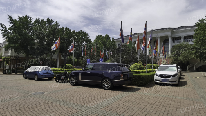 莱蒙湖别墅外景图