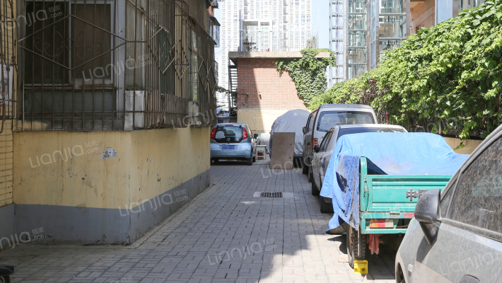 双合成宿舍外景图