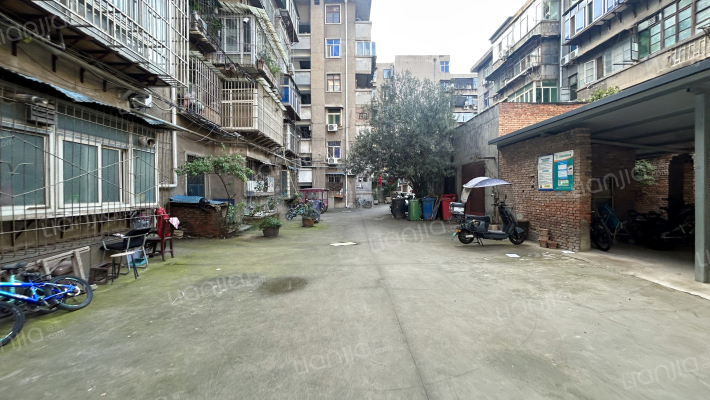 青年三巷25号院外景图