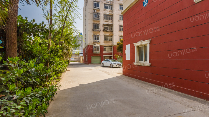 法院宿舍楼外景图