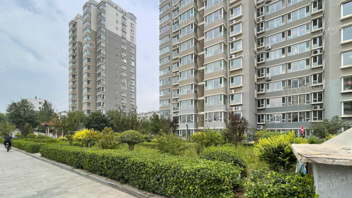 锦都苑小区外景图