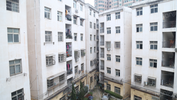 江景花园商业街外景图