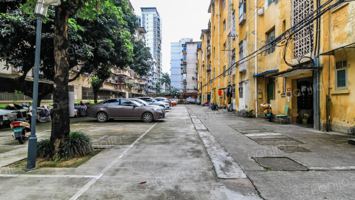 广西交通职业技术学院职工宿舍区外景图