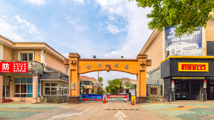 世纪花园外景图