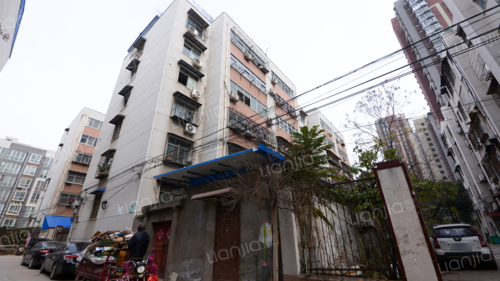 第一食品厂家属院外景图