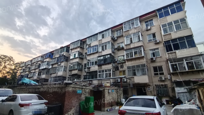 市建一公司宿舍外景图