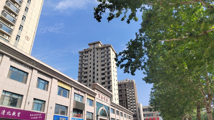 百盛花园外景图