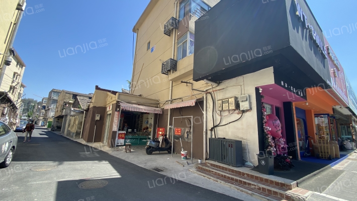 供销职校楼外景图