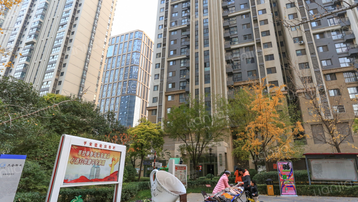 万达广场东西区外景图