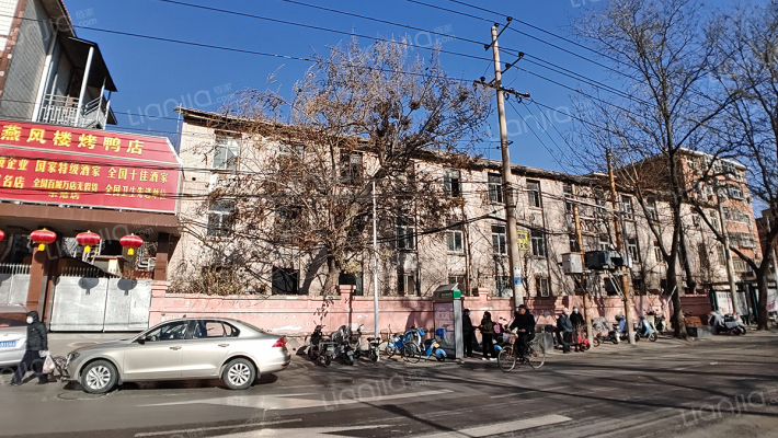 健康路房管楼外景图