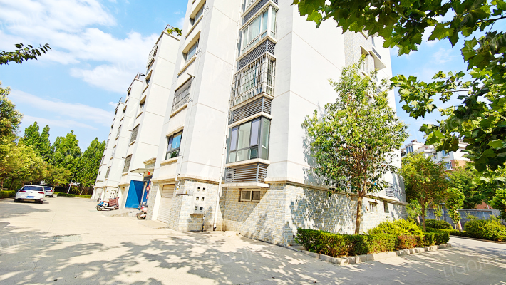 卧龙山庄外景图