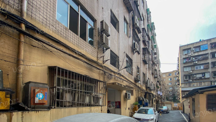 人寿保险公司家属院外景图