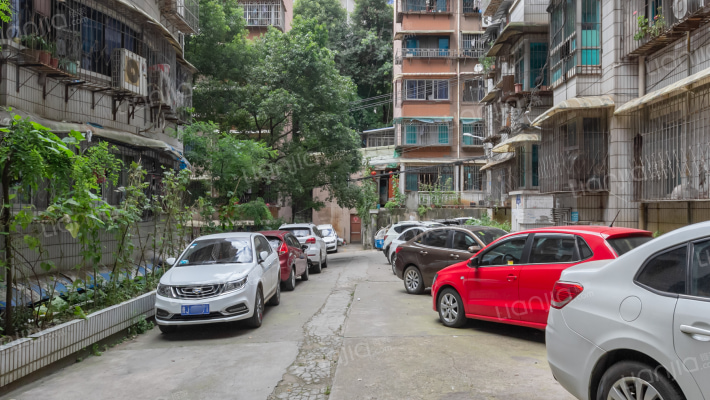 百花山住宅小区外景图