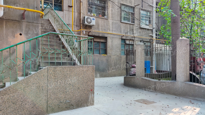 陕西省煤炭物资供应公司家属院外景图