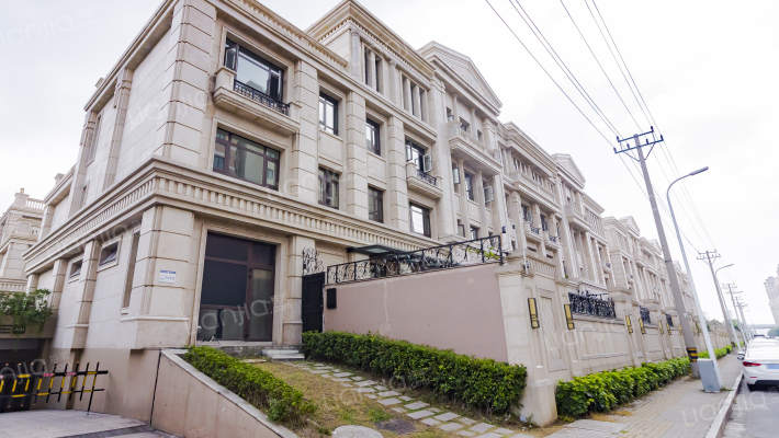 高尔夫逸墅外景图