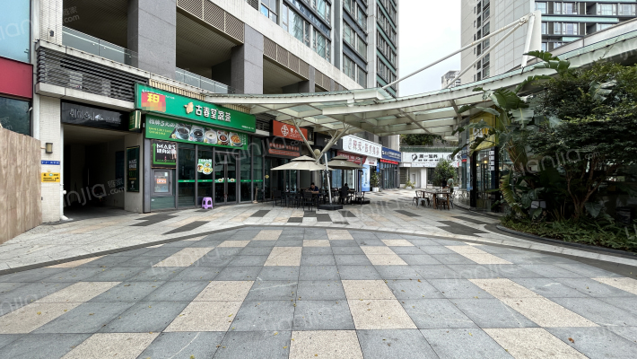 格力广场商业街外景图